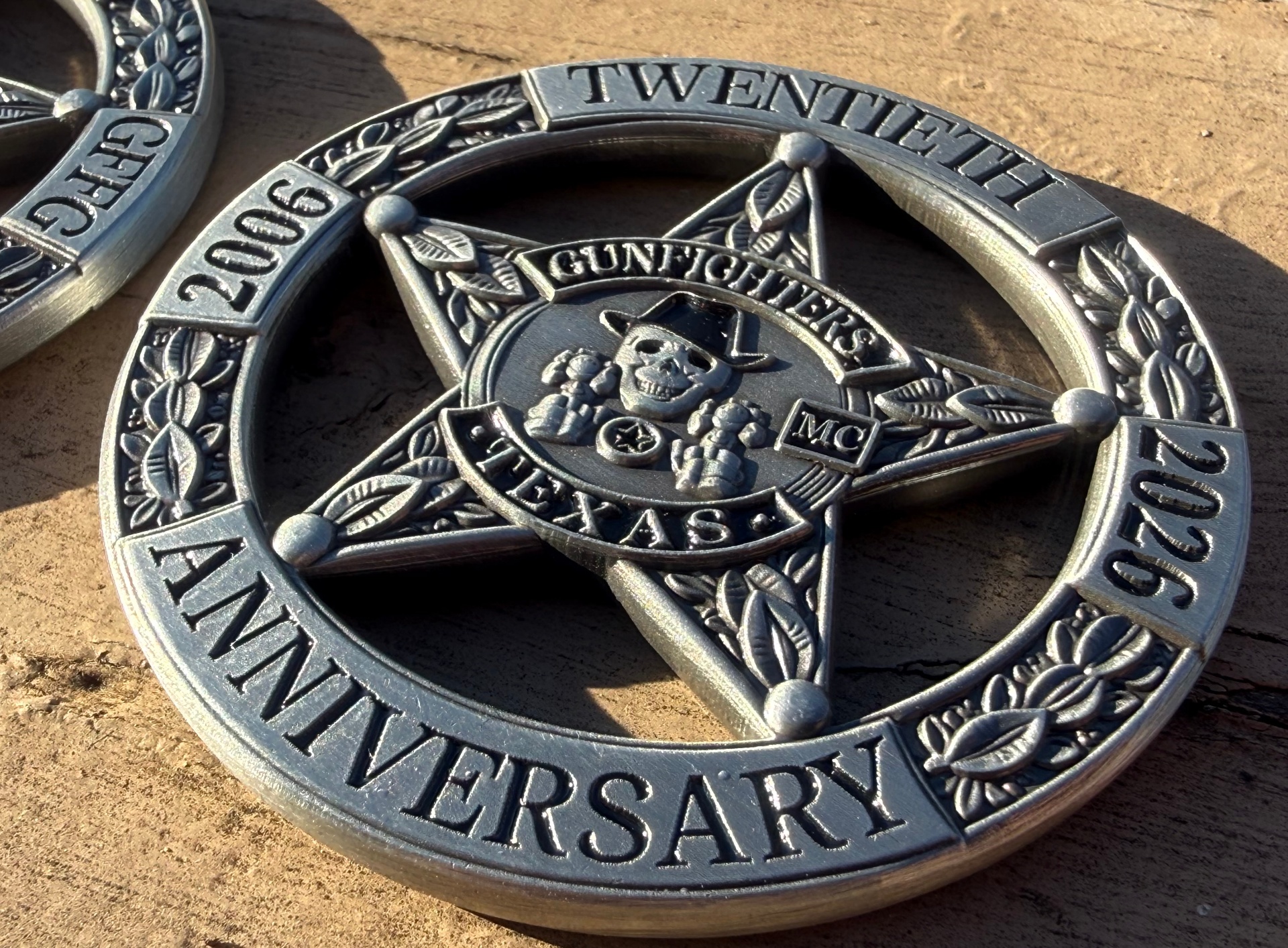 Custom coin — Gunfighters 20th Anniversary — Detail by Bison Challenge Coins